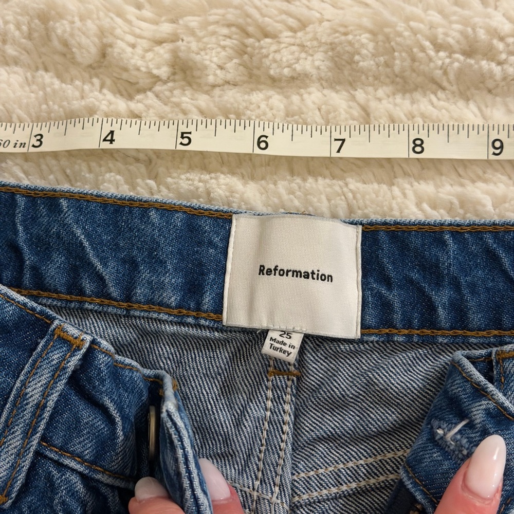 REFORMATION Cary Low Rise Slouchy Wide Leg Short Jeans - Cleary - Picture 6 of 9